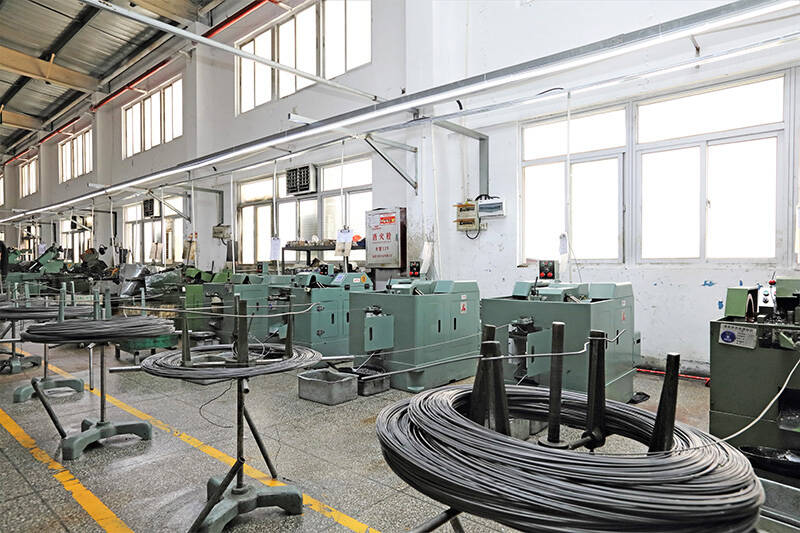 生產(chǎn)機(jī)臺(tái)-螺絲機(jī)生產(chǎn)區(qū)域