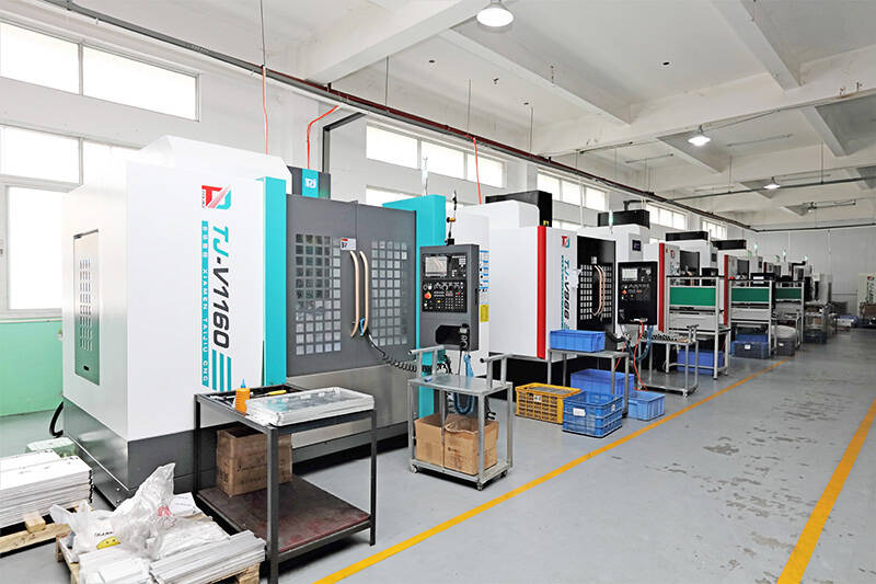 生產(chǎn)機(jī)臺(tái)-加工中心生產(chǎn)區(qū)域